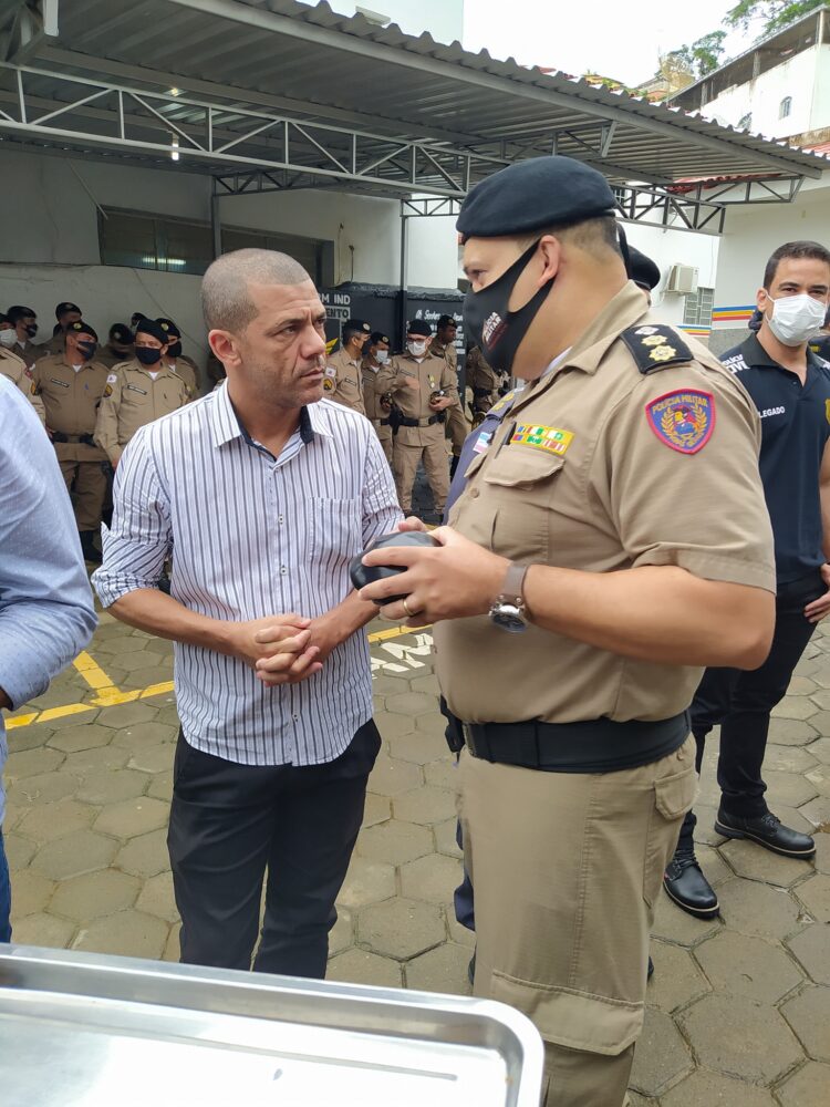 Prefeito João Rufino é homenageado pela Polícia Militar