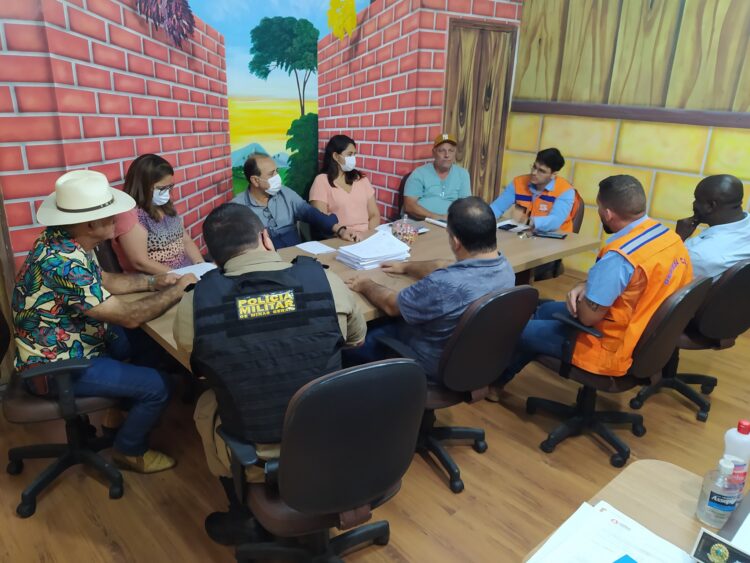 Planos de ações para o período chuvoso são debatidos em reunião na Prefeitura de Mantena