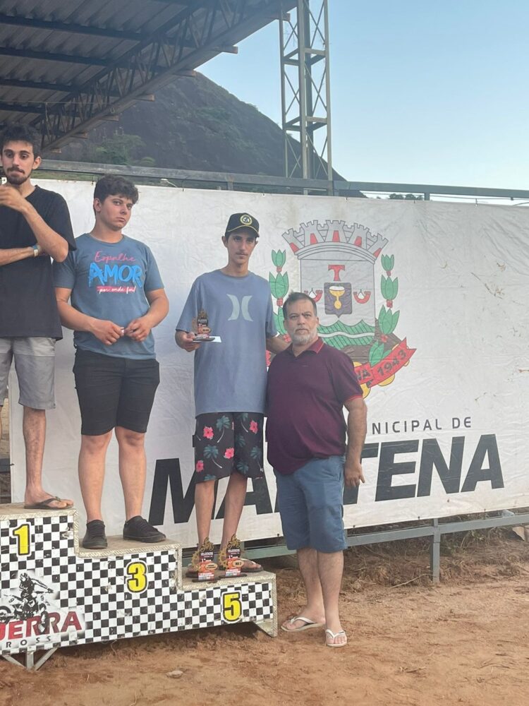 Com o apoio da Prefeitura de Mantena, Velocross reúne grande público