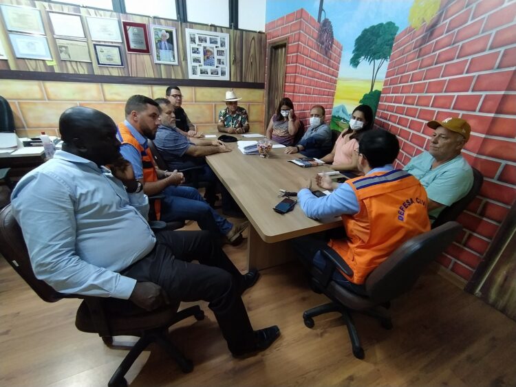 Planos de ações para o período chuvoso são debatidos em reunião na Prefeitura de Mantena