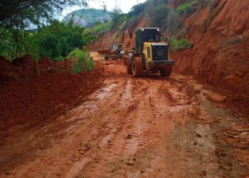 Prefeitura trabalha na recuperação das estradas no interior do município