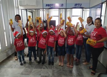 Crianças do Projeto Paixão e Bálsamo apresentam Cantata Natalina para servidores