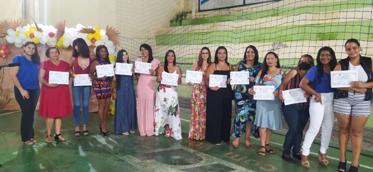 Famílias assistidas pela Assistência Social participam de confraternização