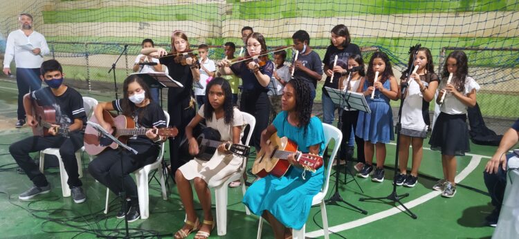 Famílias assistidas pela Assistência Social participam de confraternização