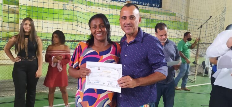 Famílias assistidas pela Assistência Social participam de confraternização