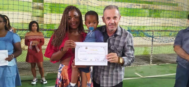 Famílias assistidas pela Assistência Social participam de confraternização