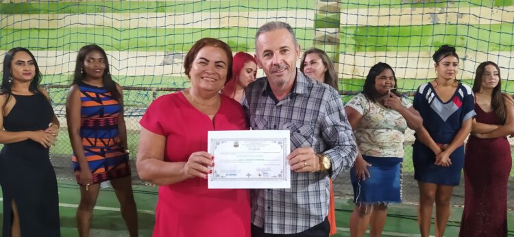 Famílias assistidas pela Assistência Social participam de confraternização