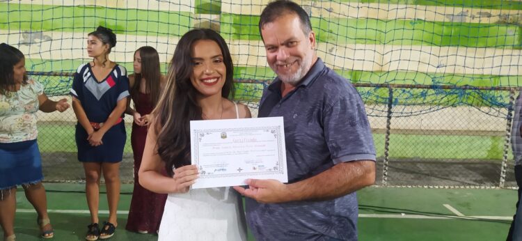 Famílias assistidas pela Assistência Social participam de confraternização