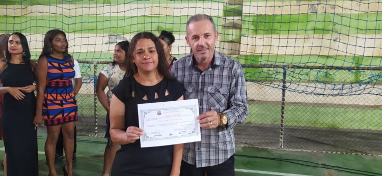 Famílias assistidas pela Assistência Social participam de confraternização