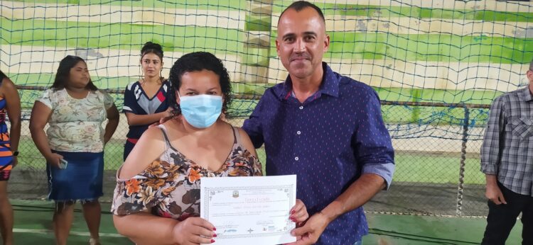 Famílias assistidas pela Assistência Social participam de confraternização