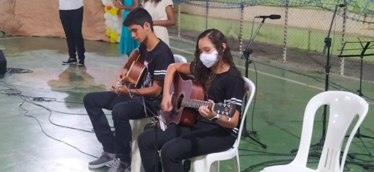 Famílias assistidas pela Assistência Social participam de confraternização