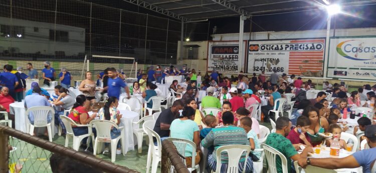 Famílias assistidas pela Assistência Social participam de confraternização