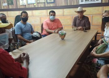 Moradores do Bairro Vila Florindo tiveram reunião produtiva com Prefeito João Rufino nesta manhã 26/01.