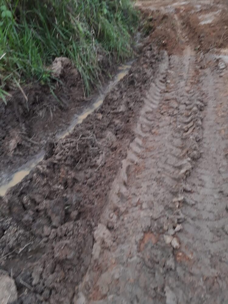Prefeitura reconstrói bueiros na zona rural do município
