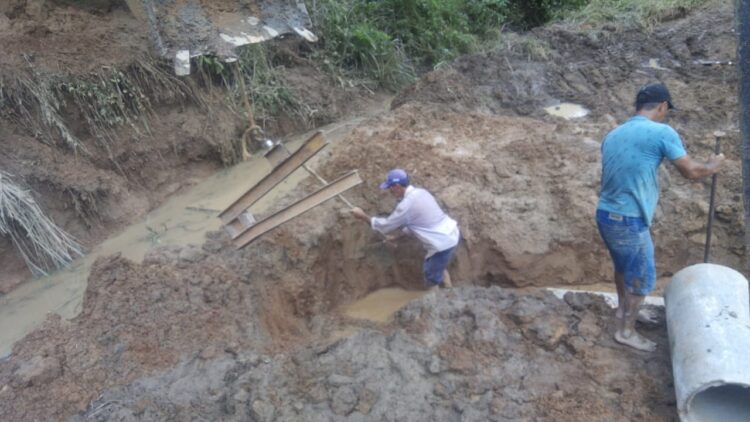 Prefeitura reconstrói bueiros na zona rural do município