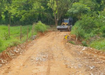Prefeitura realiza reparos em bueiro e libera trânsito na MG-418