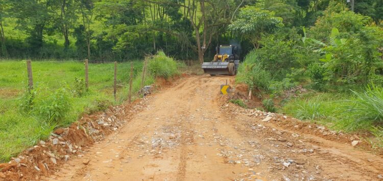 Prefeitura realiza reparos em bueiro e libera trânsito na MG-418