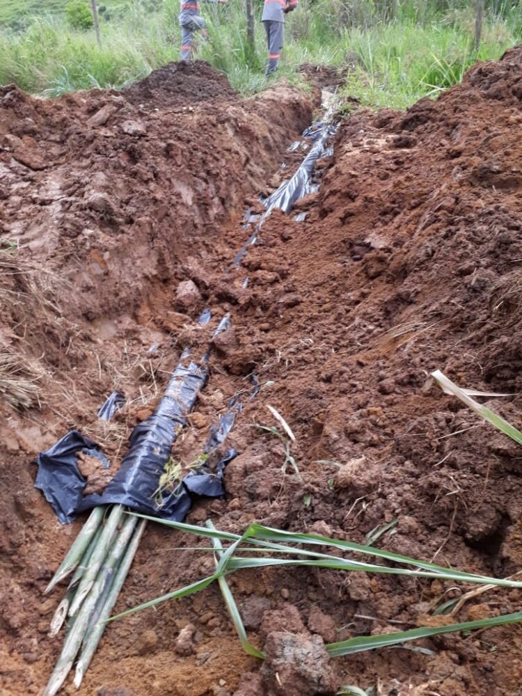 Prefeitura reconstrói bueiros na zona rural do município