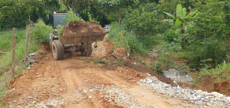 Prefeitura realiza reparos em bueiro e libera trânsito na MG-418