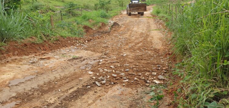 Prefeitura realiza reparos em bueiro e libera trânsito na MG-418