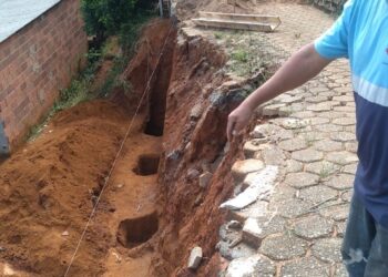Prefeitura inicia construção de muro de contenção na Rua Jurai Valadão, no bairro Vila Nova