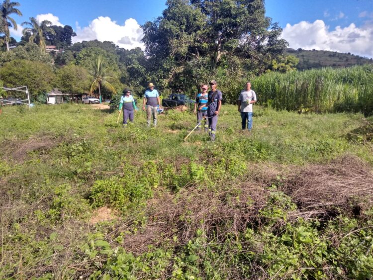 Secretaria de Meio Ambiente faz a recuperação de mata ciliar com plantio de mudas