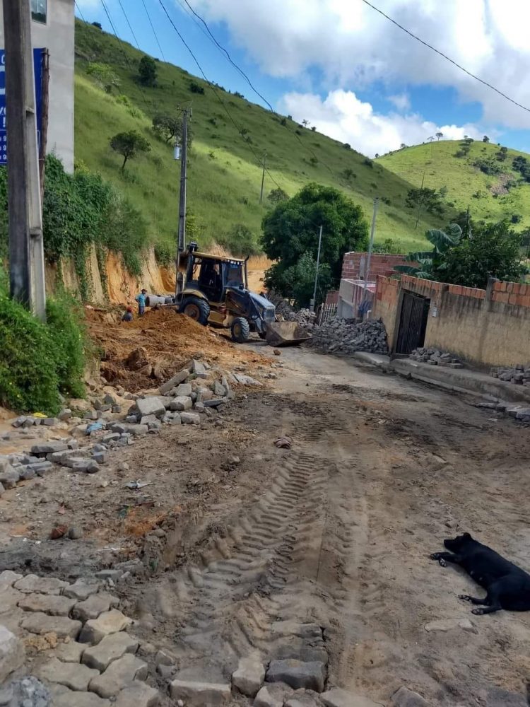 Prefeitura sana os problemas da rua José Maria de Oliveira