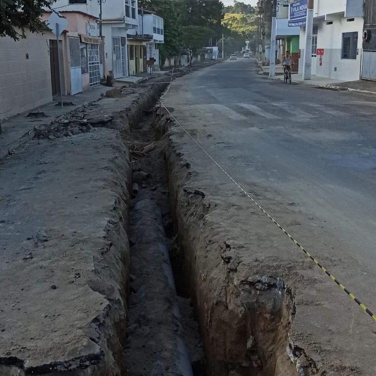 Prefeitura inicia construção de rede de drenagem na Av. Frei Gaspar