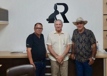 Prefeito João Rufino conhece projeto e visita local das futuras instalações da Rabbit Camisaria
