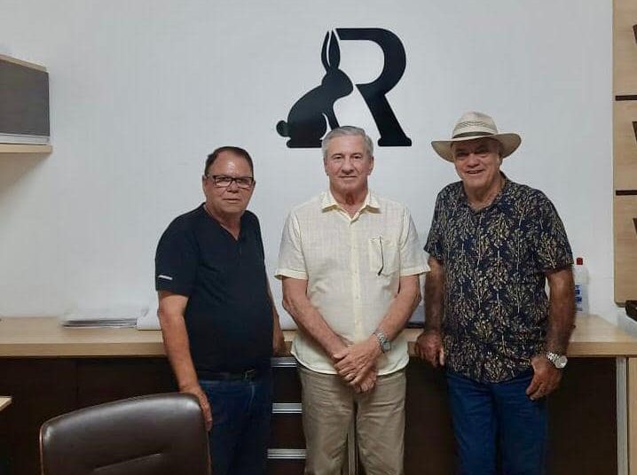Prefeito João Rufino conhece projeto e visita local das futuras instalações da Rabbit Camisaria