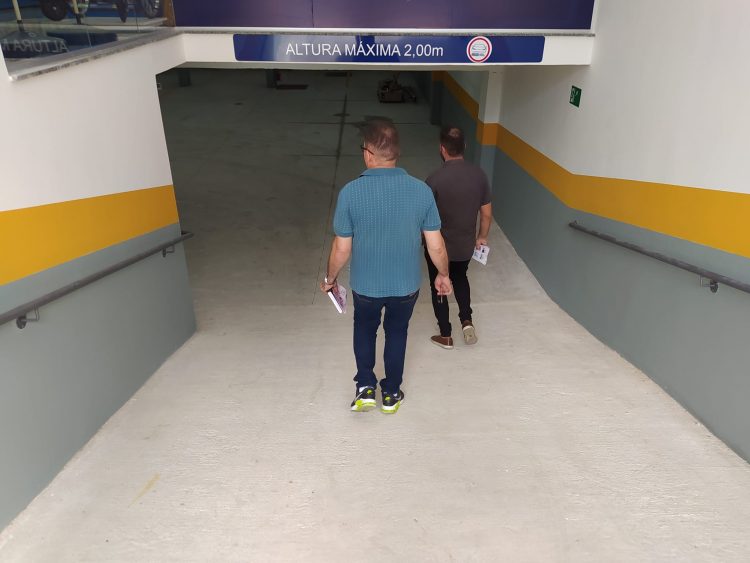 Secretário de Indústria e Comércio Jhony Firmino, participa de inauguração da Farmácia Indiana