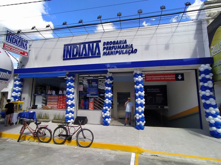 Secretário de Indústria e Comércio Jhony Firmino, participa de inauguração da Farmácia Indiana