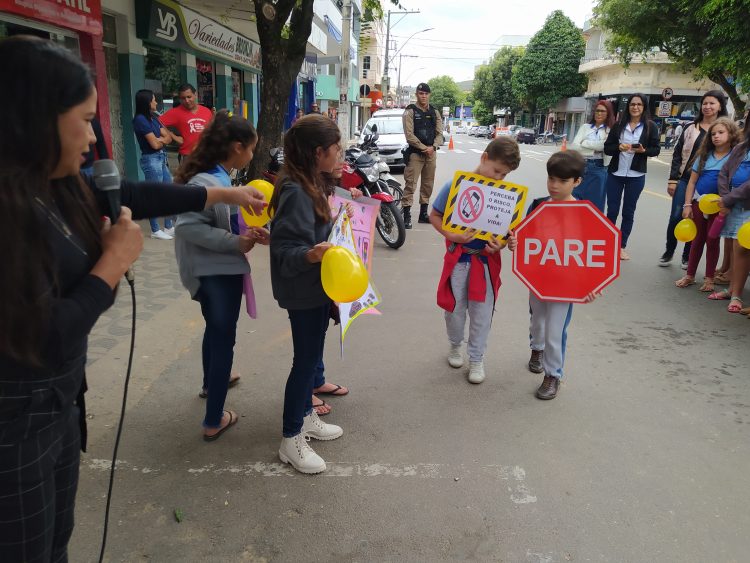 MAIO AMARELO: Secretaria de Saúde promove passeata, palestra e simulação de acidente com resgate de vítima