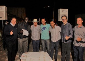 MANTENA 79 ANOS : ao lado de Vereadores e Deputados, Prefeito João Rufino inaugura obras e assina ordem de serviço