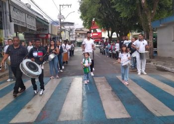 Banda Marcial e Guarda Mirim realiza Alvorada em homenagem aos 79 anos de Mantena