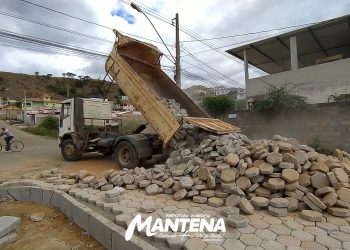 Prefeitura inicia pavimentação em ruas no bairro Vila Florindo