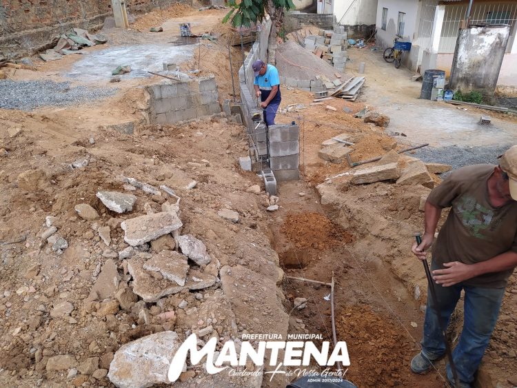 +OBRAS! Prefeitura inicia obras pavimentação na Rua Pergentino de Assis, no bairro Santo Antônio
