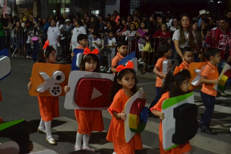 Terceira noite de Desfile Cívico é encerrado com chave de ouro
