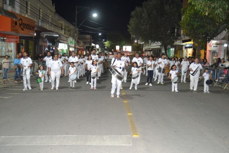 Prefeitura realiza o segundo dia de Desfile Cívico