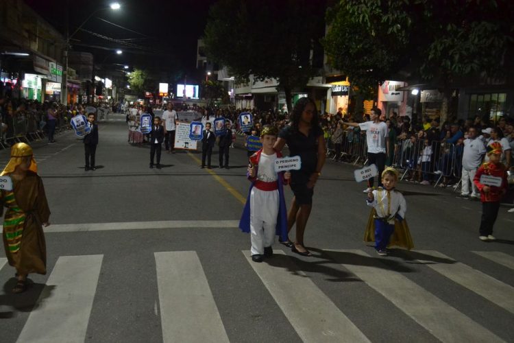 Terceira noite de Desfile Cívico é encerrado com chave de ouro