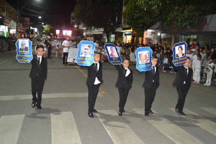 Terceira noite de Desfile Cívico é encerrado com chave de ouro