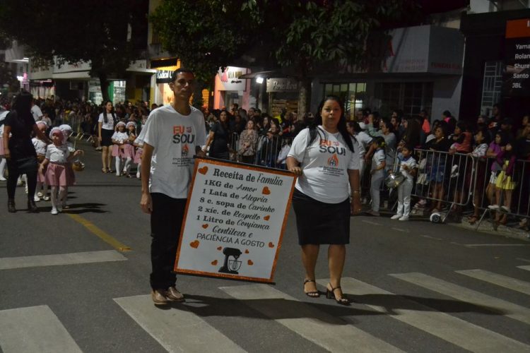 Terceira noite de Desfile Cívico é encerrado com chave de ouro