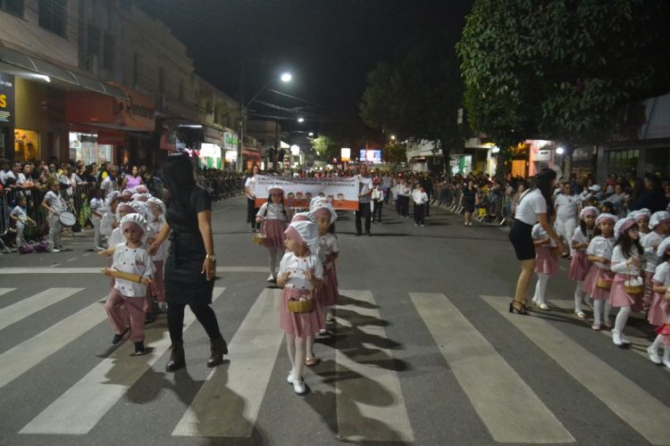 Terceira noite de Desfile Cívico é encerrado com chave de ouro