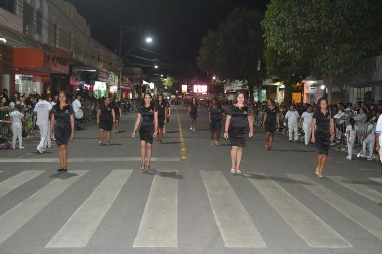 Terceira noite de Desfile Cívico é encerrado com chave de ouro