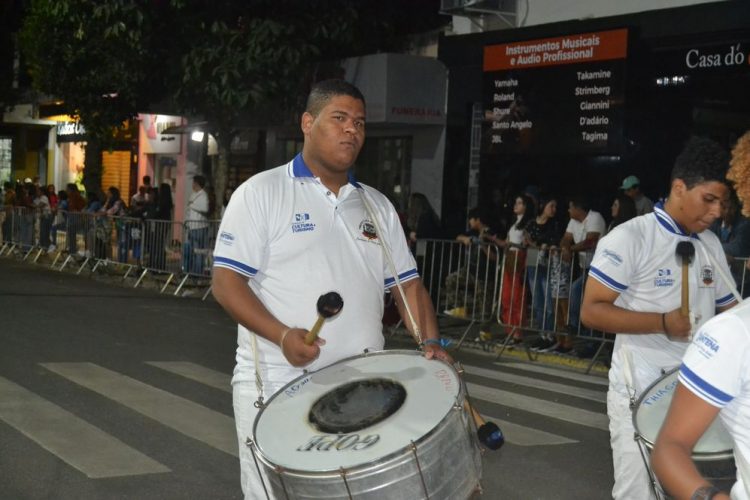 Prefeitura realiza o segundo dia de Desfile Cívico