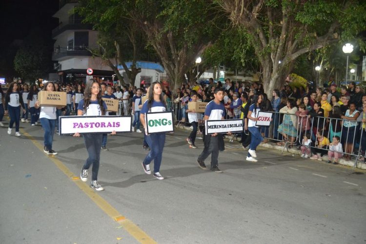 Terceira noite de Desfile Cívico é encerrado com chave de ouro