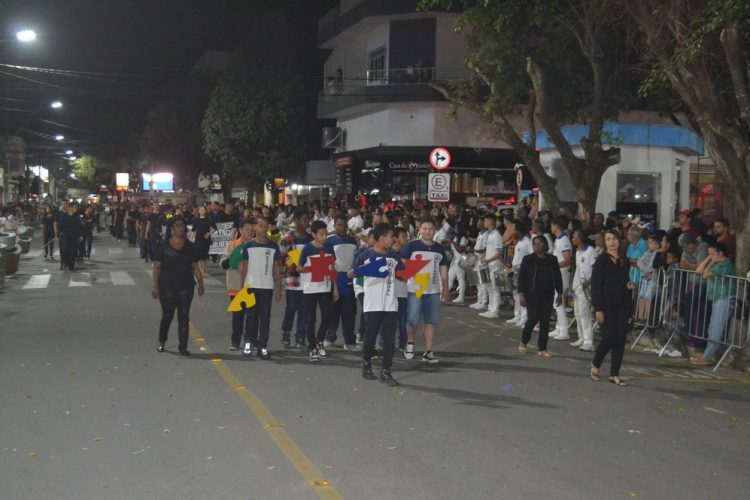 Terceira noite de Desfile Cívico é encerrado com chave de ouro