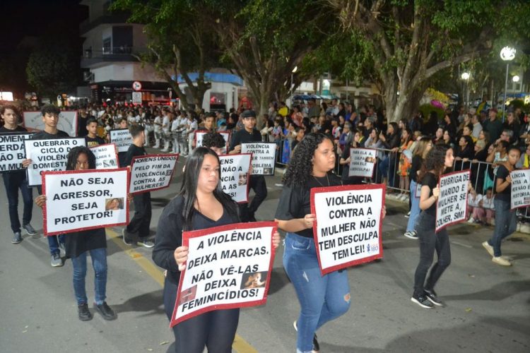 Terceira noite de Desfile Cívico é encerrado com chave de ouro