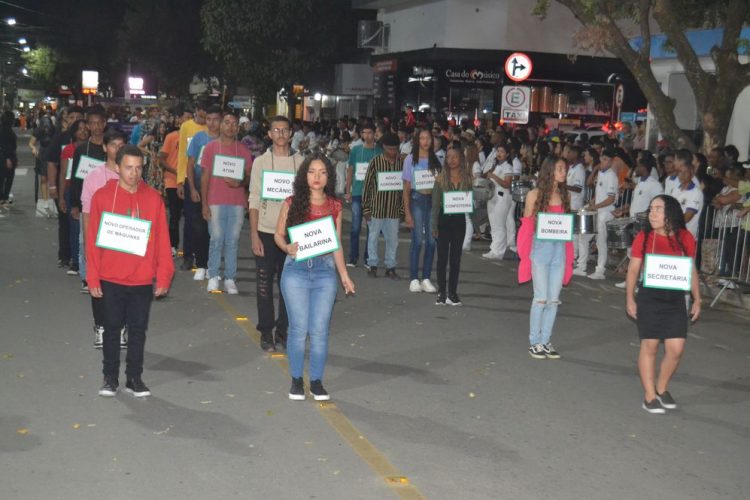 Terceira noite de Desfile Cívico é encerrado com chave de ouro