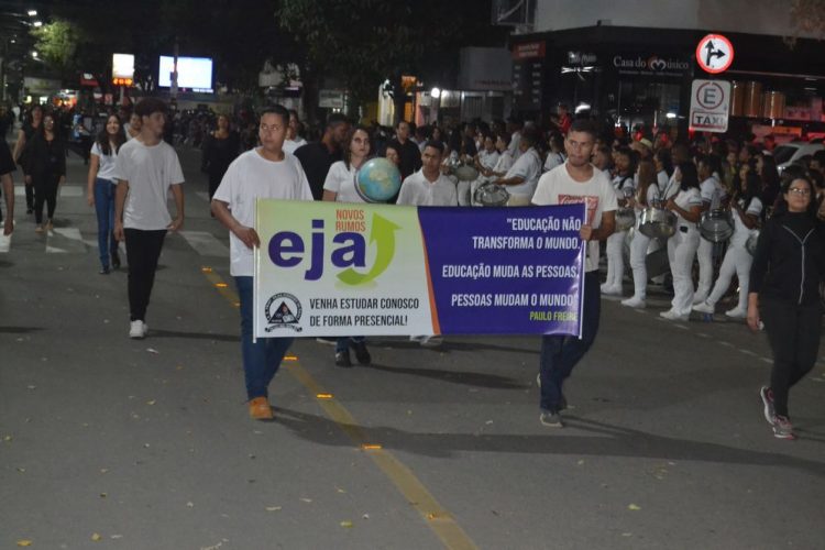 Terceira noite de Desfile Cívico é encerrado com chave de ouro
